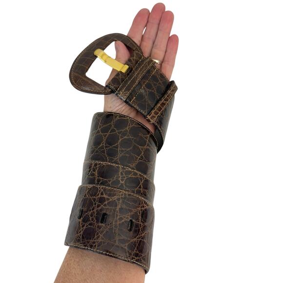 Vintage SAKS FIFTH AVENUE Belt Womens Small Brown Classic Luxury - Picture 1 of 12